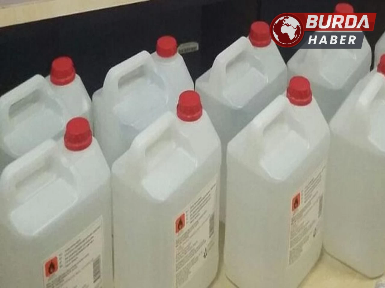 Samsun'da 130 litre etil alkol ve 16 litre sahte içki yakalandı.