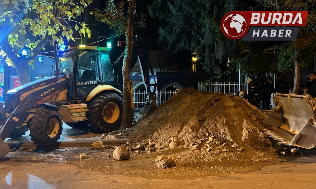 Belediye Personeli Kılığıyla Şehrin Göbeğinde Kazı Yapanlar Yakalandı.