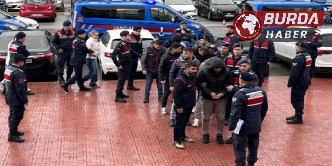 Kalkan-33 Operasyonunda 115 Göçmen Kaçakçılık Organizatörü Yakalandı.