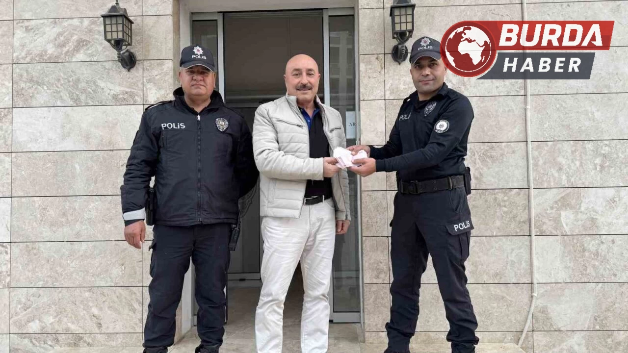 Polis, Buldukları 30 bin 200 TL'yi Sahibine Ulaştırdı!