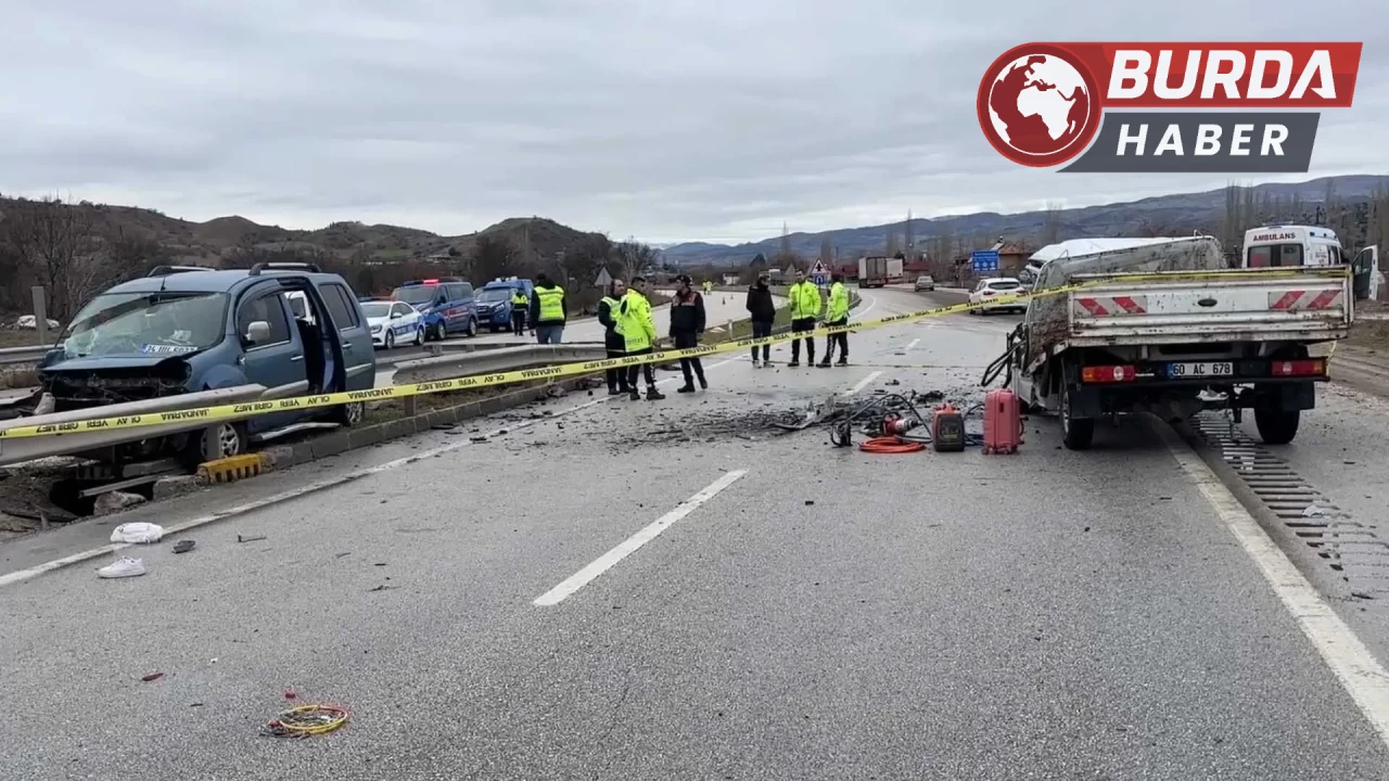 Çorum’daki zincirleme kazada 2 kişi öldü, 5 kişi yaralandı.