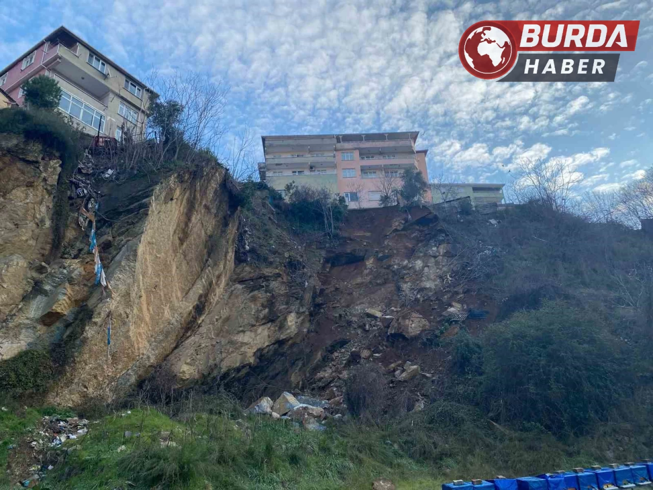 Üsküdar’da yaşanan toprak kayması sabahın ilk ışıklarında görüntülendi