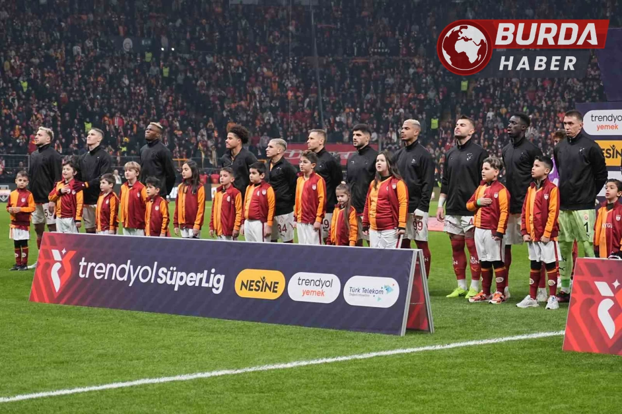 Galatasaray bu sezon ligde oynadığı derbilerde ilk kez puan kaybetti.