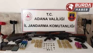 Adana'da yapılan aramada evde 23 antik sikke ve 5 adet silah bulundu.