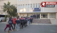 Sahte ilanla dolandırıcılık yapan çete çökertildi, 17 kişi tutuklandı.