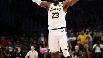 LeBron triple-double yaptı : Lakers galibiyete uzandı