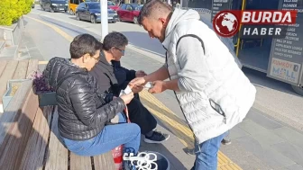 Alman turist,kaza yapan minibüs sürücüsünden KDV'li tahsilat yaptı.