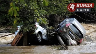 Bosna Hersek’te trafik kazasında 4 Türk vatandaşı hayatını kaybetti.