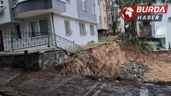 İnşaat alanında heyelan olunca vatandaşlar korku dolu anlar yaşadı.