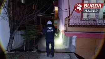 26 yaşındaki genç ölü bulundu, yanındaki gözaltına alındı.