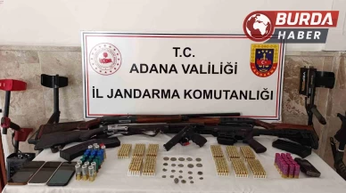 Adana'da yapılan aramada evde 23 antik sikke ve 5 adet silah bulundu.