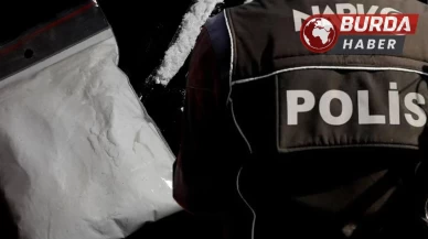 Polisin durdurduğu araçtan 1 kilo uyuşturucu çıktı.