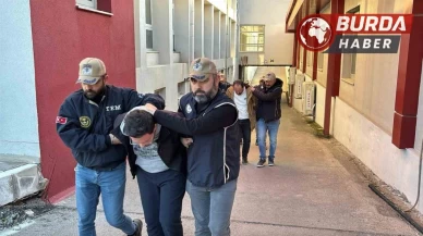 Adana'da FETÖ şüphelisi 14 kişi yakalanıp adliyeye sevk edildi.