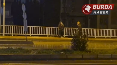 Polisin dur ihtarına uymayan sürücü,aracını bırakıp köprüden atladı!