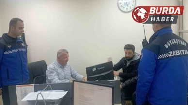 Kocaeli’de zabıta ekipleri buldukları parayı sahibine ulaştırdı.