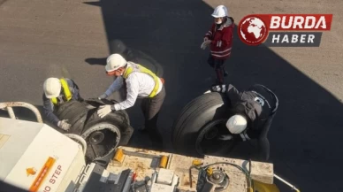 Japonya’da iniş yapan yolcu uçağının lastiği patladı!