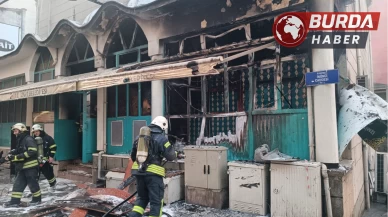 Camide sabah namazı sonrası çıkan yangın korkuya sebep oldu.