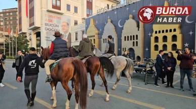 Atla Hacca giden Endülüslü Müslümanlar iftarlarını İstanbul’da açtı.