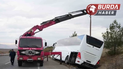 Kırıkkale'de Otobüs Devrildi:30 Yolcu Şans Eseri Yara Almadan Kurtuldu