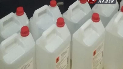 Samsun'da 130 litre etil alkol ve 16 litre sahte içki yakalandı.