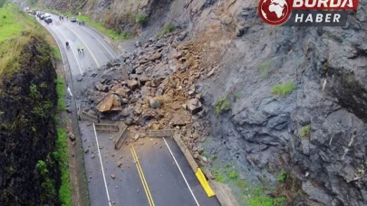 Artvin'in Arhavi İlçesinde Toprak Kaymaları Devam Ediyor!