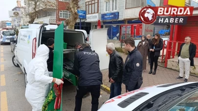 Komşuları endişelenince çöp evde adamın cesedi bulundu.