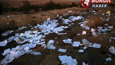 Esad rejimine ait önemli askeri belgeler yol kenarında bulundu!