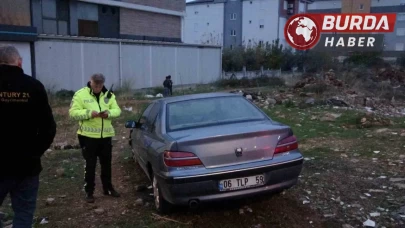 14 yaşındaki sürücü kaldırımda yürüyen aileye çarptı, yaralılar var.