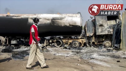 Pakistan’da LPG yüklü tanker patladı, 6 kişi hayatını kaybetti.