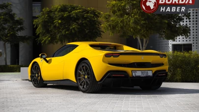 Kontrolünü kaybeden sürücü 20 milyonluk Ferrari ile eve çarptı.