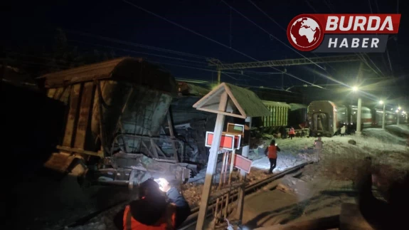 Rusya'da Yolcu Treni ile Yük Treni Çarpıştı: 14 Kişi Yaralandı.