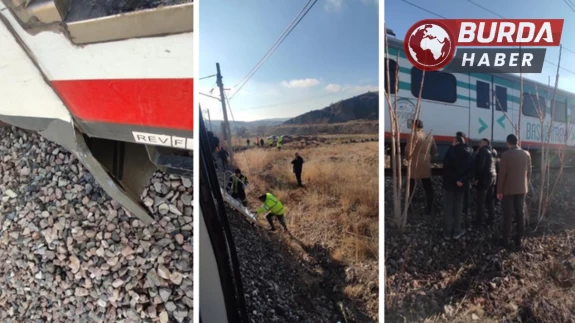 Ankara'da Yolcu Treni Raylara Düşen Kaya İle Çarpıştı.Can Kaybı Olmadı