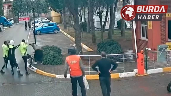 Kask Takmayan Motosikletli, Polis Memurunun Burnunu Kırdı!