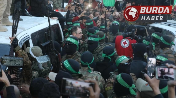 Hamas, serbest bırakılan 3 İsrailli esirin fotoğraflarını yayınladı.