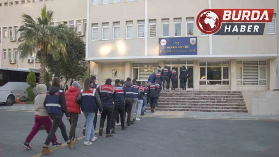 Sahte ilanla dolandırıcılık yapan çete çökertildi, 17 kişi tutuklandı.