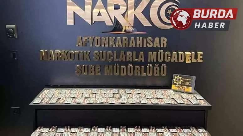 2 kişi, 3 bin 346 adet uyuşturucu hapla yakalandı ve tutuklandı.