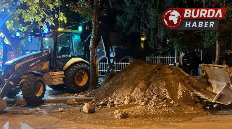 Belediye Personeli Kılığıyla Şehrin Göbeğinde Kazı Yapanlar Yakalandı.