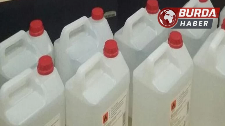 Samsun'da 130 litre etil alkol ve 16 litre sahte içki yakalandı.