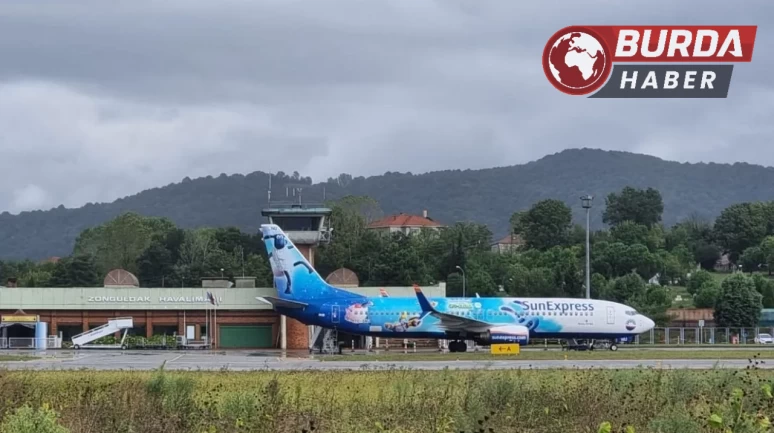 Zonguldak Havalimanı'na iniş yapan uçağa yıldırım isabet etti.