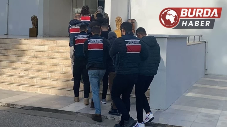 Manisa'da PKK-KCK operasyonunda 4 ilçede 6 kişi gözaltına alındı.