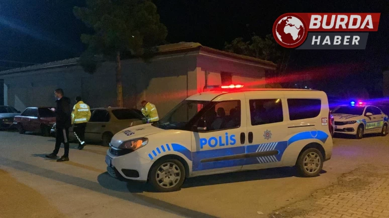 Karaman’da kaza yerinde inceleme yapan polis ölümden döndü.