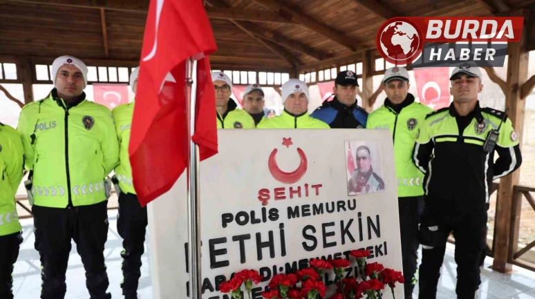 Kahraman Şehit Fethi Sekin, Kabri Başında Dualarla Anıldı.