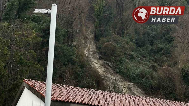 Sinop’un Ayancık ilçesinde kar yağışı sonrası heyelan meydana geldi.