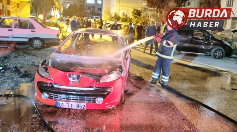 Adana’da bir kişi benzin döküp annesinin arabasını yaktı.